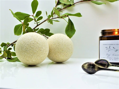 Green Tea & Eucalyptus bath bomb